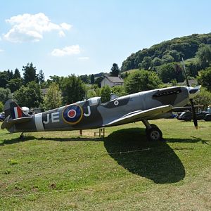 Repro Spitfire at Buckfastleigh on the SDR